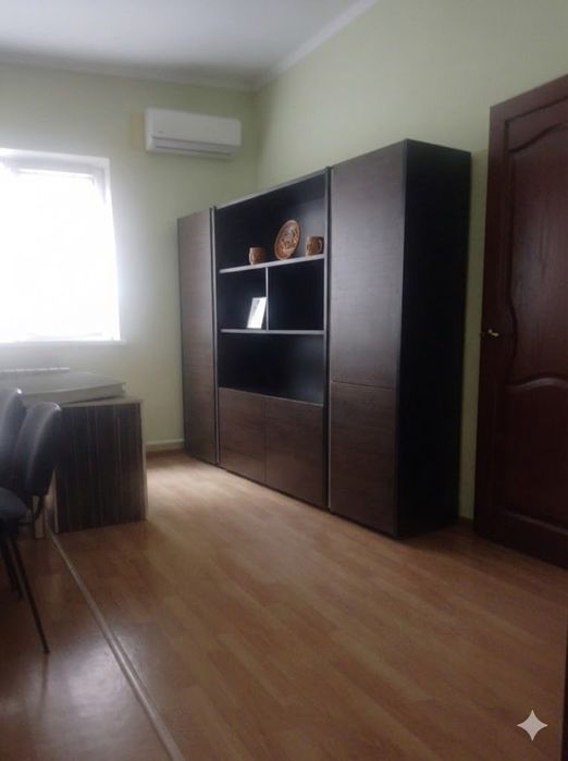 Шкаф офисный в зал