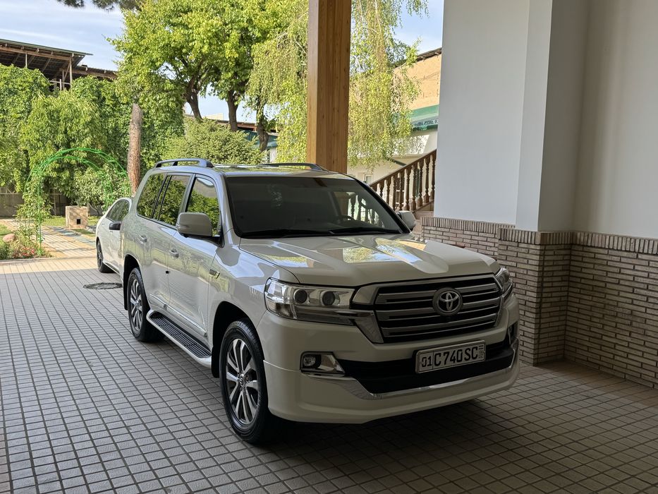 Toyota Land Cruiser 200 идеал сосотояние