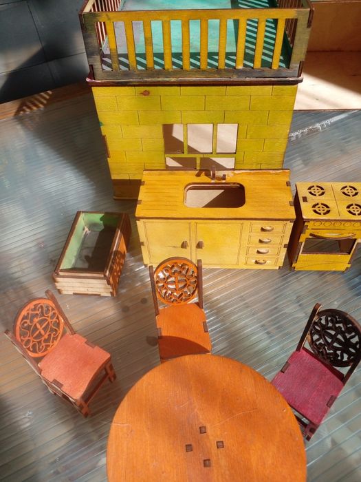 Кукольный домик с мебелью