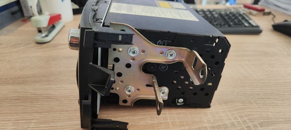 Радио за Тойота авенсис