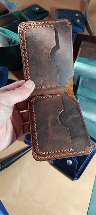 Кожаный портмоне.