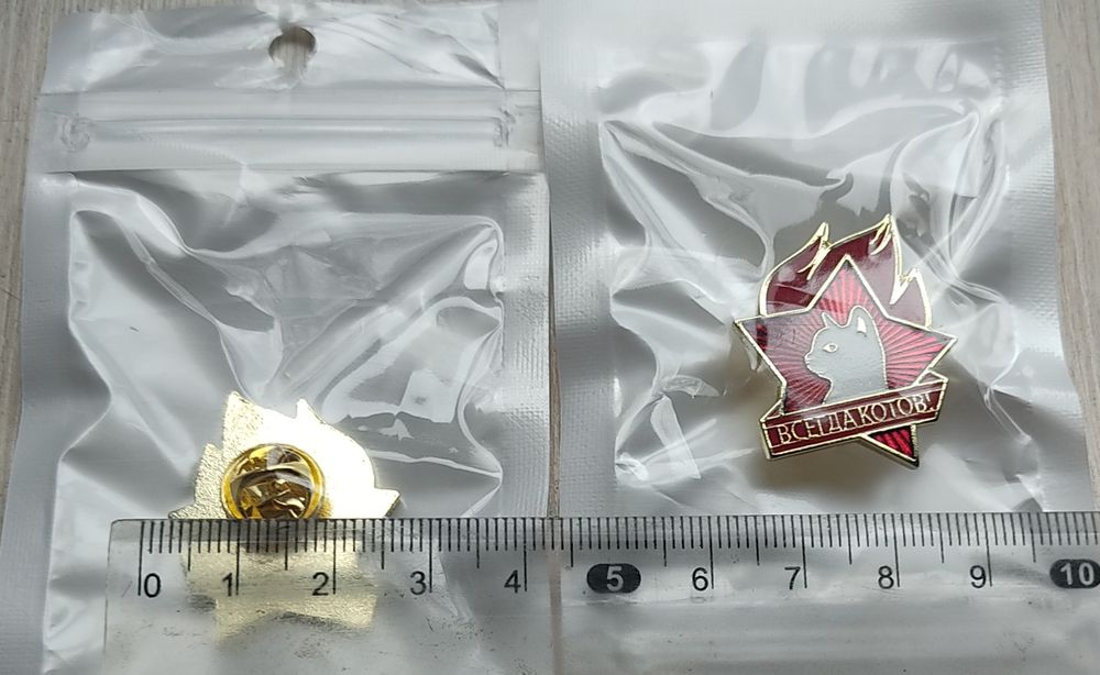 Всегда котов значек брошь