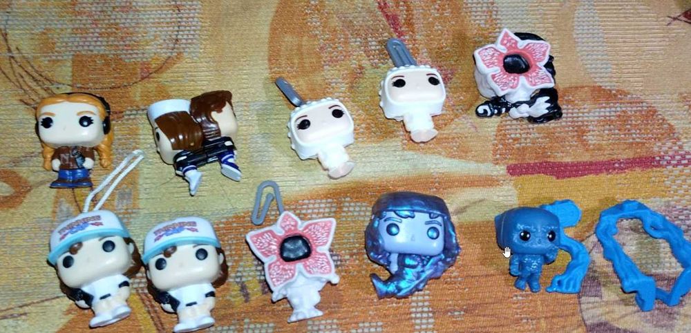 Фигурки от детски яйца Kinder Stranger things