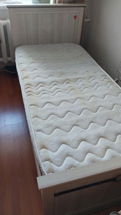 Подростковый гарнитур: кровать и шкаф