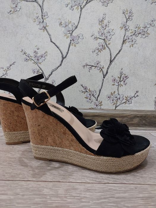 Продам босоножки