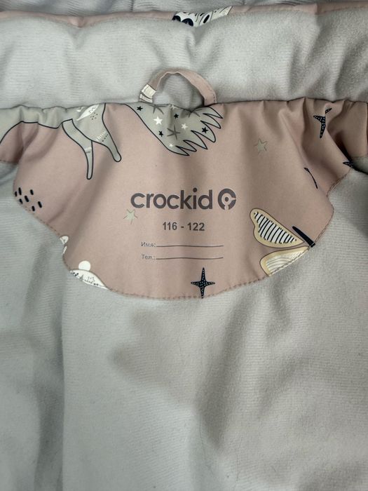 Продам демисезонную куртку на девочку