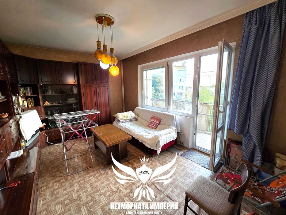 Продавам тристаен/четиристаен апартамент с площ от 94кв.м. на 5етаж в  град Пловдив квартал Тракия