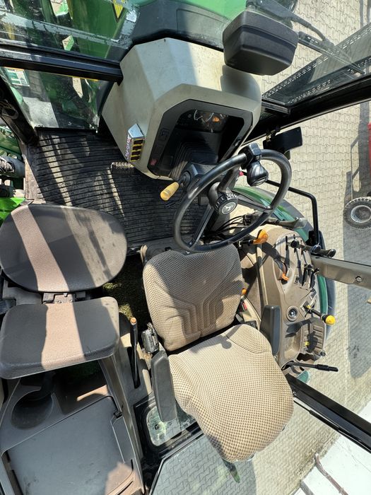 Tractor John Deere 5085M cu  incărcător frontal