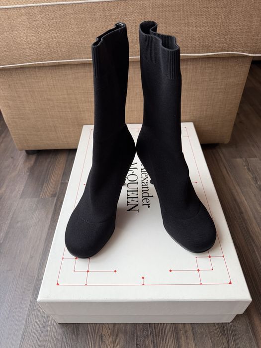 Оригинални ботуши на Alexander McQueen