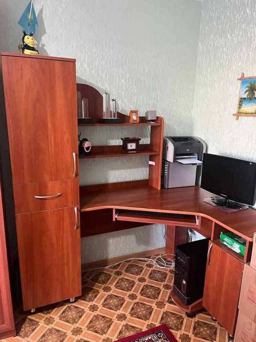 Компьютерный стол (угловой с надстройкой)
