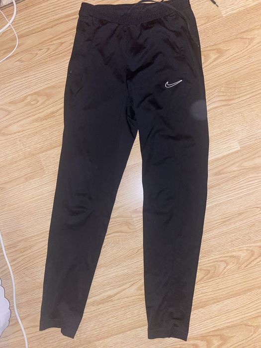 Pantaloni nike, noi
