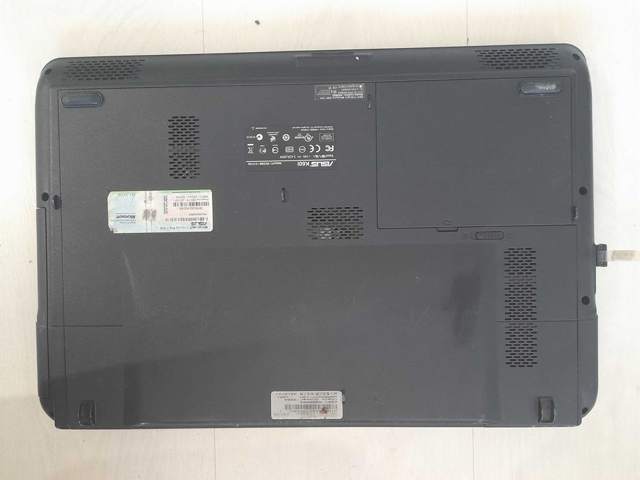 Лаптоп ASUS Pentium(R') Dual-Core CPU