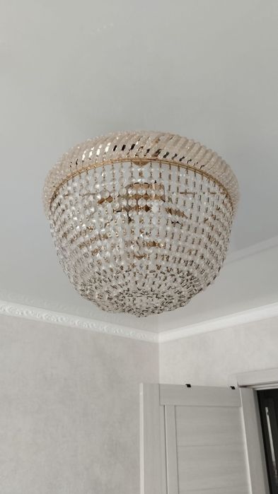 Люстра золотистая