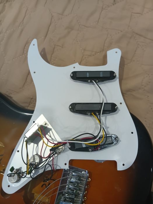 Электроника + пикгуард стартокастер Squier Affinity