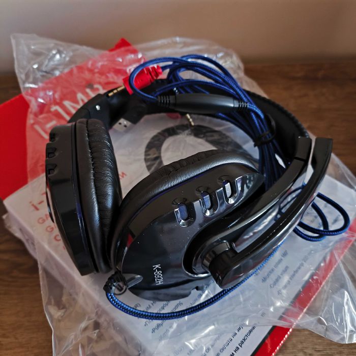 Гейминг слушалки със LED светлини