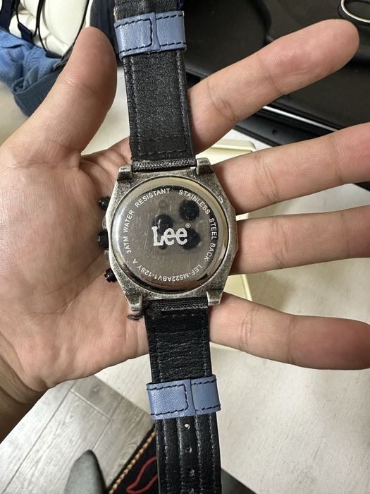 Час Lee оригинад