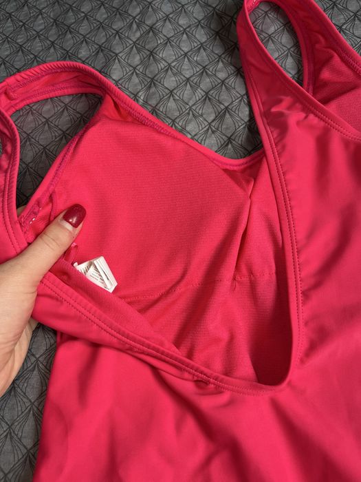 Розов цял бански