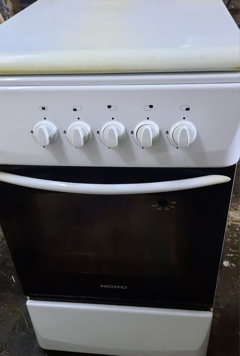 Продам газ плиту .