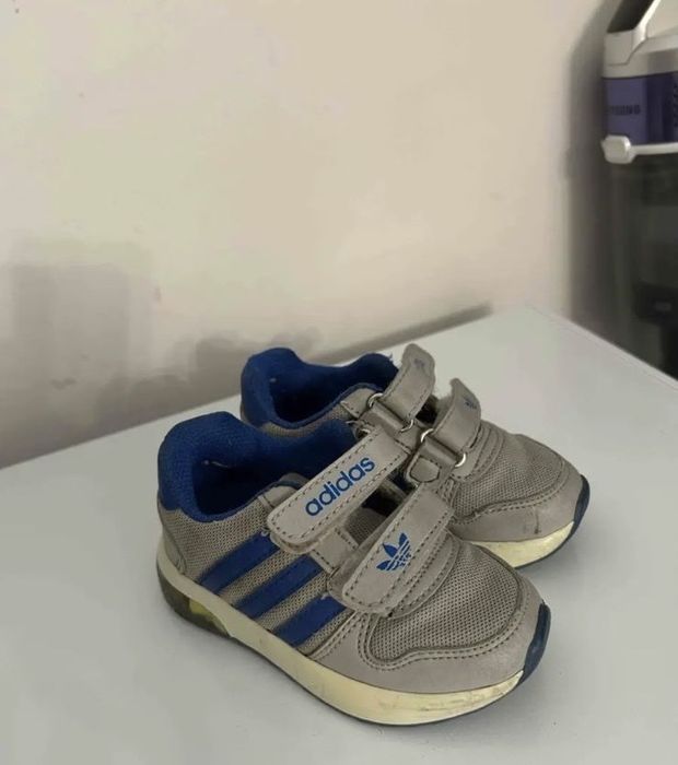 Детские кроссовки