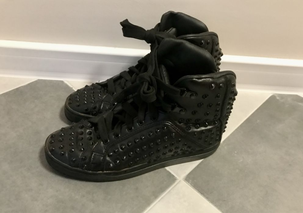 Кецове 38 номер, Shoe Aquarium