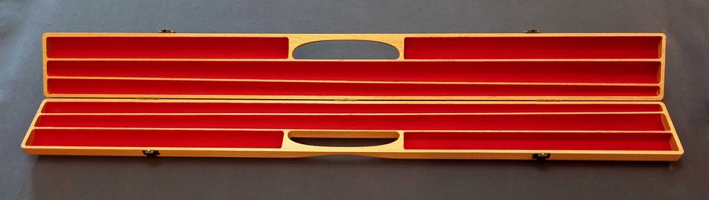 Кейс для двусоставного кия с удлинителем.