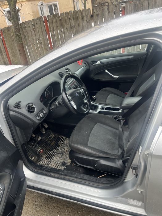 Ford mondeo 2011 2.0 diesel 6 trepte masina nu are nici o problema