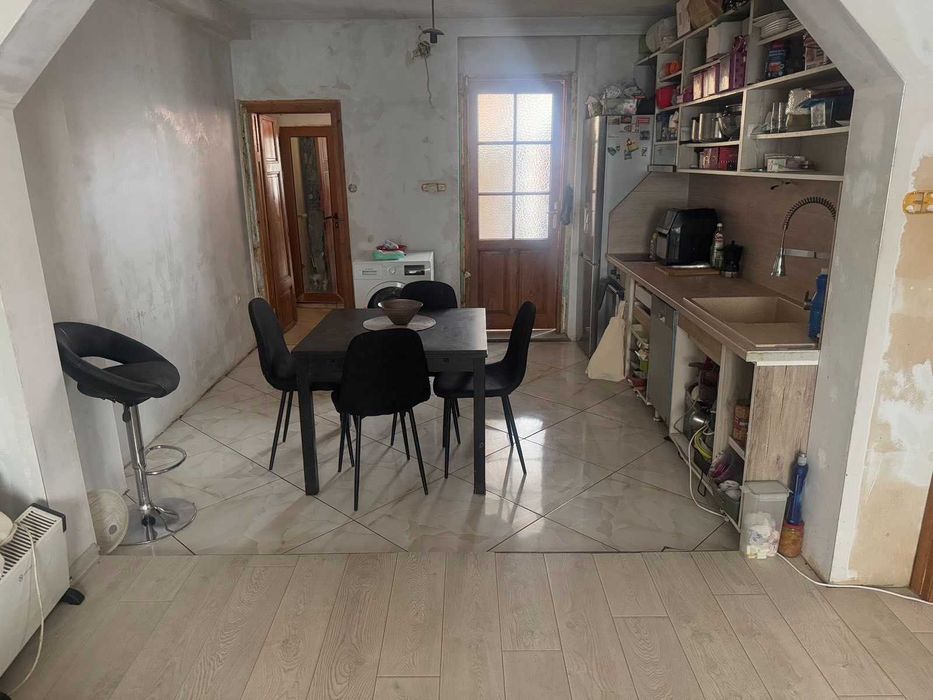 Етаж от къща - до ”ГРАНД” / Център град Пловдив