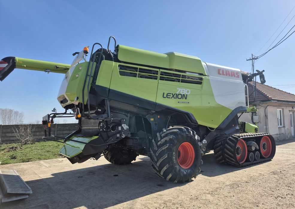 Combină agricolă Claas Lexion 780 TT și secerătoare Claas Vario 1230