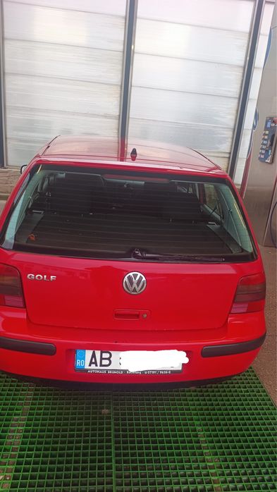 Vând Volkswagen Golf 4