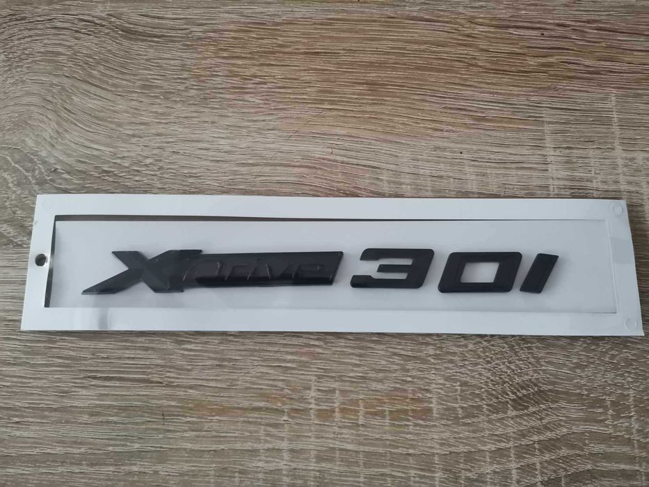 черен надпис BMW Xdrive 30i