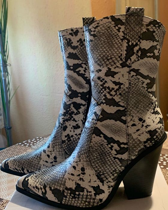 Дамски елегантни ботушки