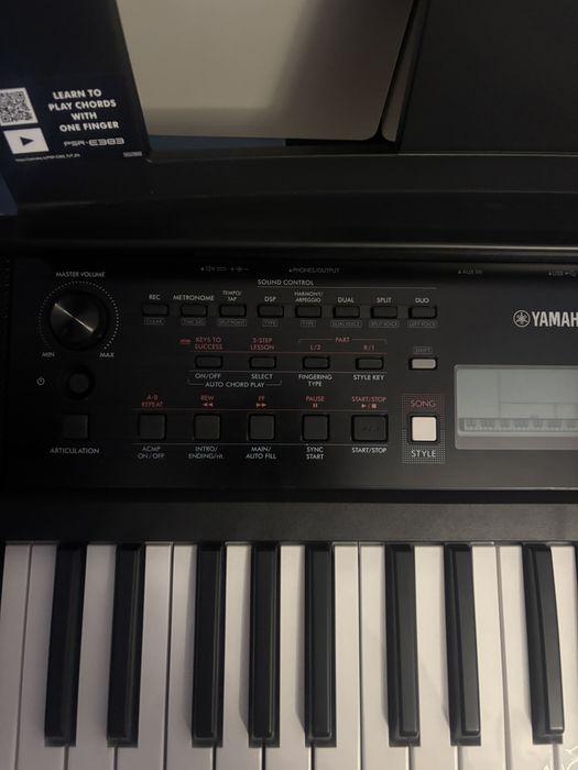 Pian digital Yamaha psr-E383 + Stativ