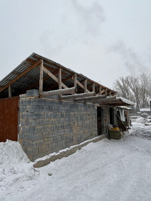 Массив Бобровкада үй сатылады.