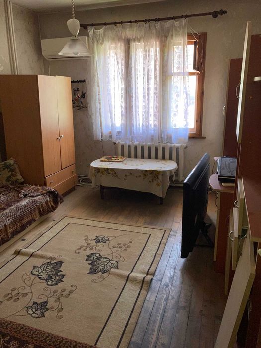 Самостоятелен етаж от къща с двор, голяма веранда и гараж в Хасково – под наем или за продажба