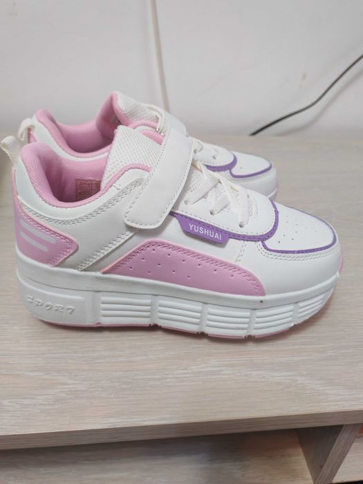 Adidași cu role fete