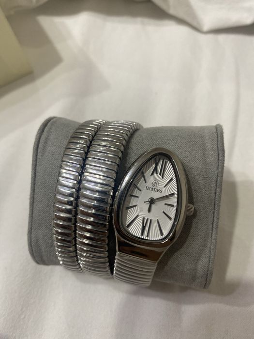 Женские часы продам срочно