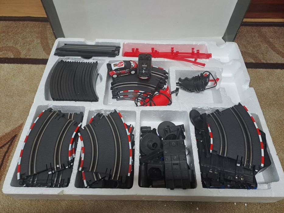 Писта WRC с четири варианта и две колички