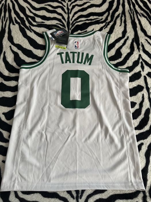 Vând tricouri NBA