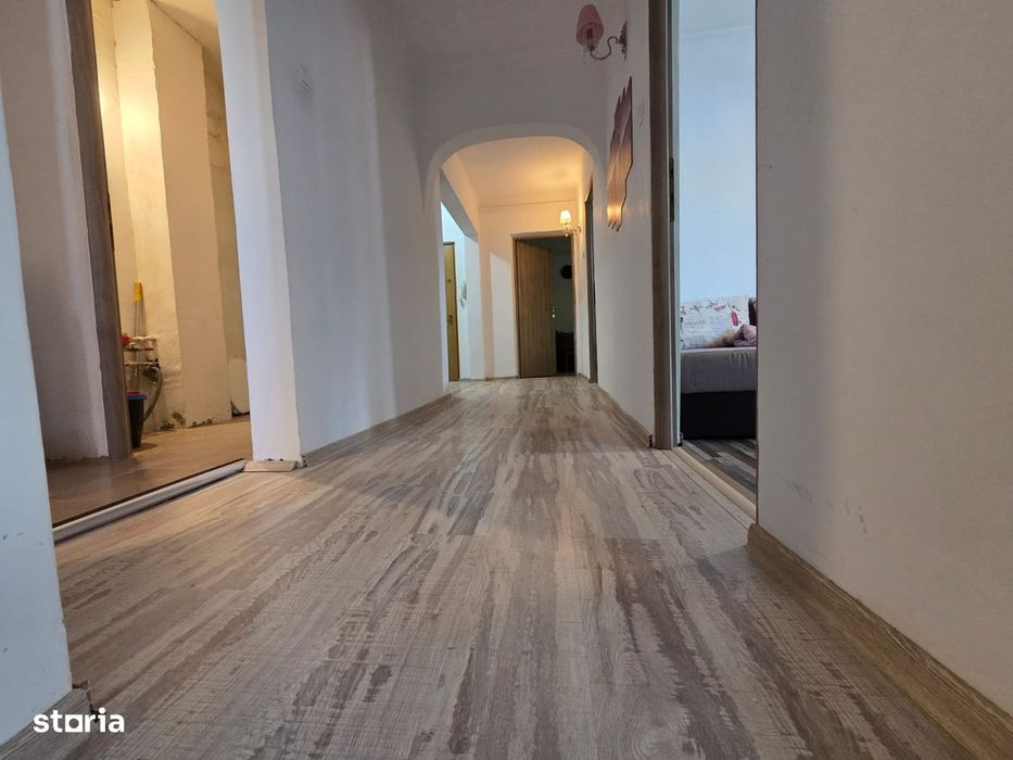 CHIRIE- Apartament 3 camere, mobilat și utilat, Etaj 3, Zona Pelican