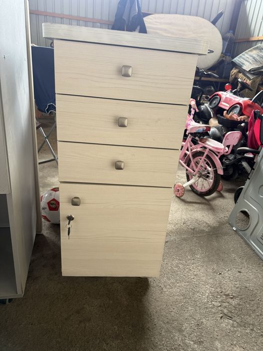 продаются тумбочки в идеальном состояние