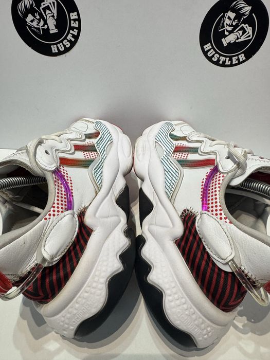 Маратонки ADIDAS OZWEEGO .Номер 37.5