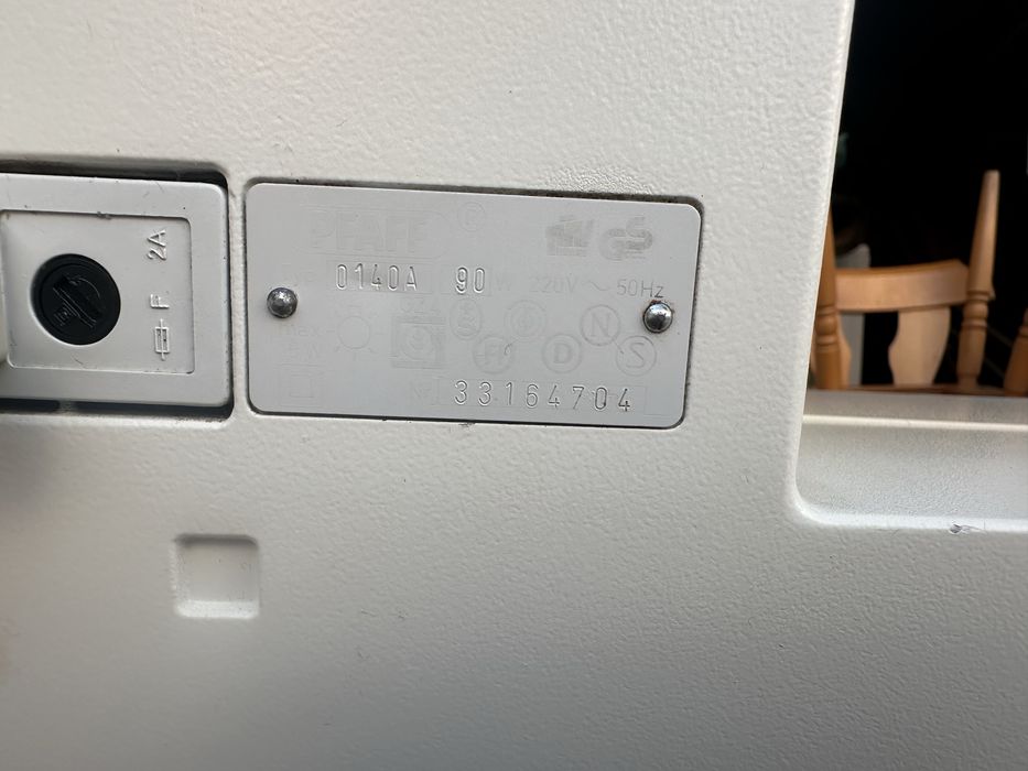 Masina de cusut profesional Pfaff creative 1473 CD