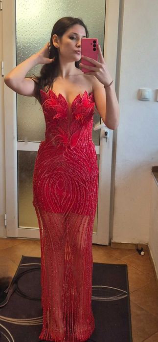 Червена Абитуриентска рокля