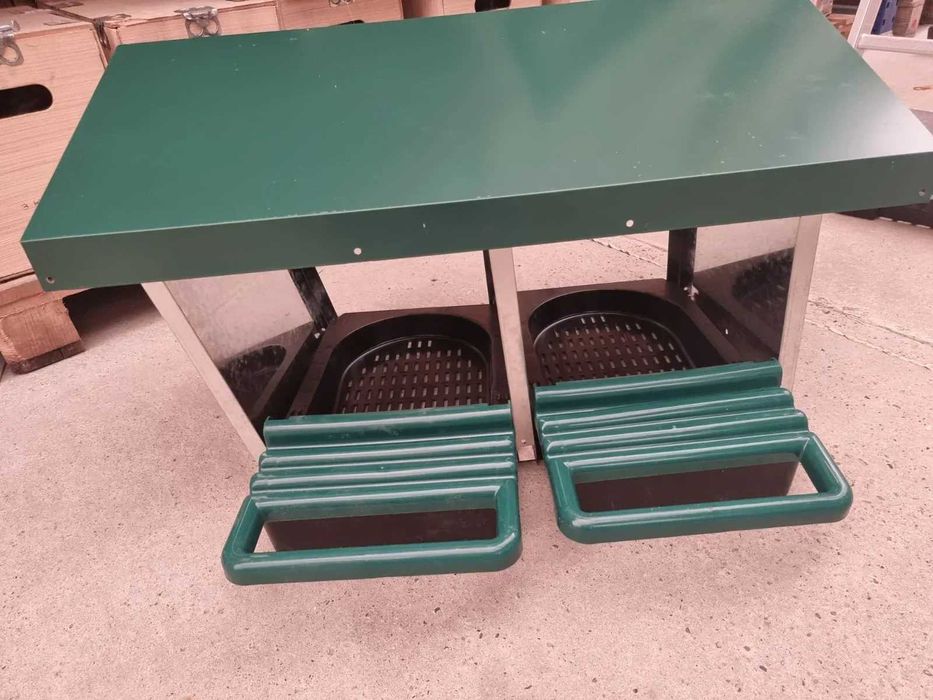 Гнезда за кокошки - от 2 до 4 отделения / Наклонен полог за кокошки