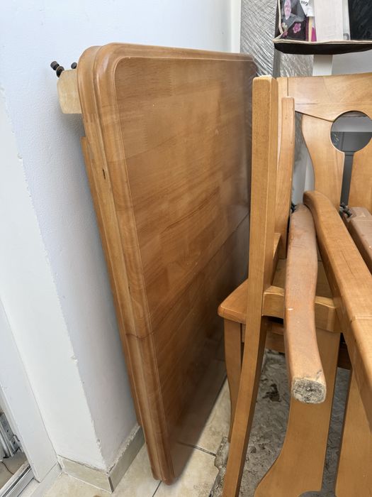 Продам стулья деревянные 5 штук и стол