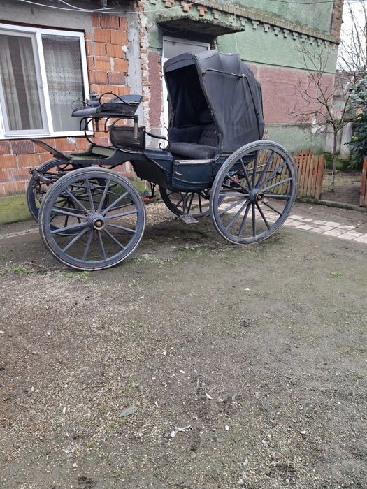 Vând trăsură victoriana