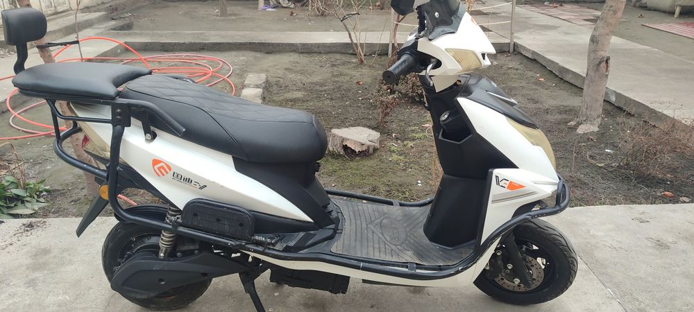 Скутер сотилади холати яхши