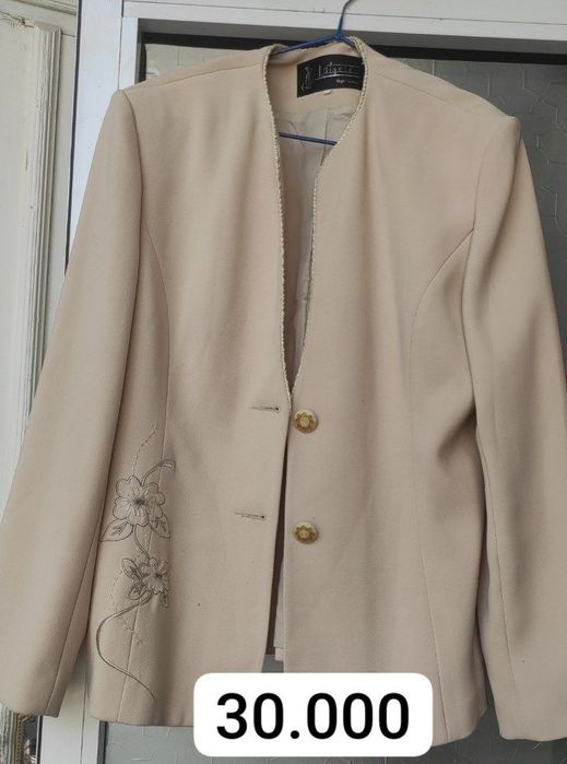 Qalin kiyimlar kurtka pidjakla