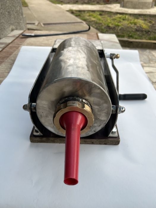 Машинка за пълнене на кайма