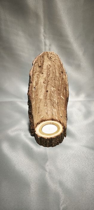 Свещник с декоративна кора и златиста вътрешност